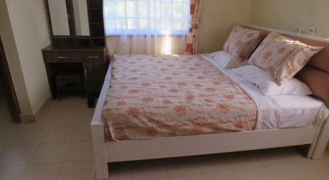 Бунгало Luxury Azanza Mtwapa Holiday Home-B