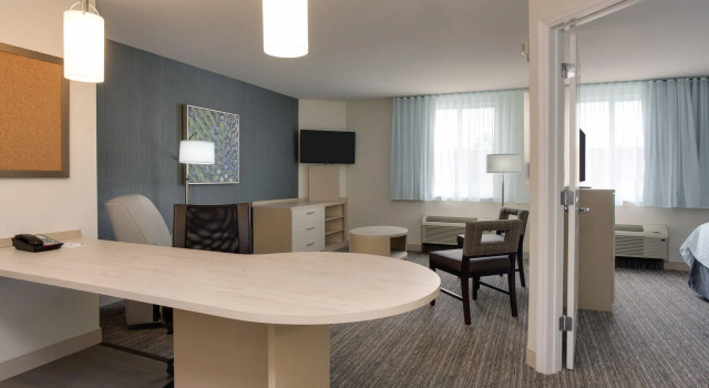 Двухместный люкс c 1 комнатой Candlewood Suites Miami Intl Airport - 36th St by IHG