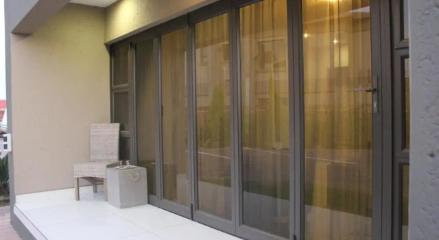 HWH Guesthouse Middelburg, Забронировать Отель Мидделбург Мпумаланга, рядом с Midwater Shopping Centre Middelburg