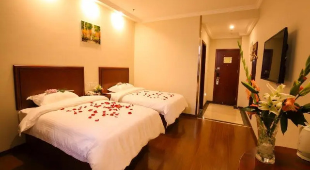 Семейный номер Standard GreenTree Inn TangShan North Station South Ring Road Hotel