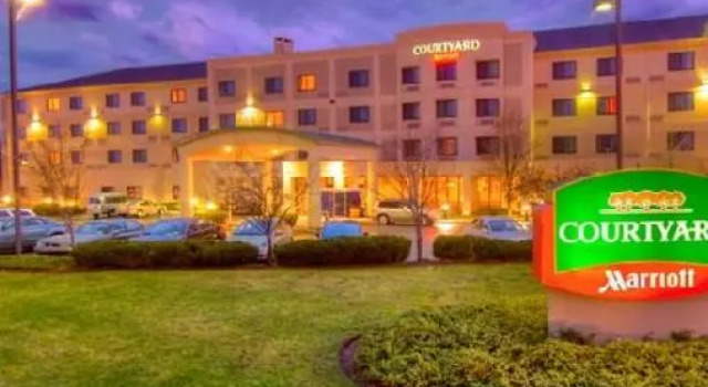 Кровать в общем номере Courtyard by Marriott Middletown Goshen