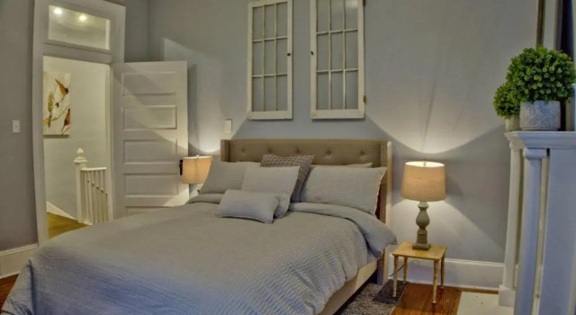 Beautiful 6 Bed, 5 Bath Historic Savannah Home, Boek Hotel Hotels in Georgia met parkeren, Parkeren