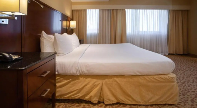 Полулюкс Jakes 58 Casino Hotel