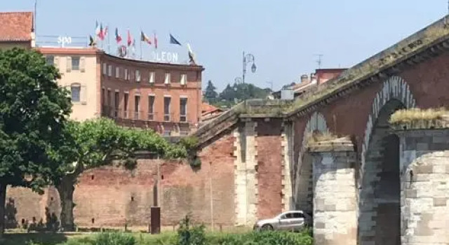 Hôtel Le Pont Napoléon, Book Hotel Hoteller i Moissac med pool, Swimmingpool