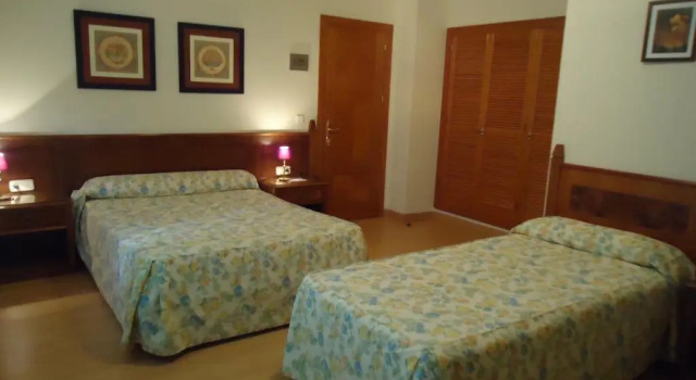 Четырёхместный номер Standard Hotel Restaurante El Tablazo