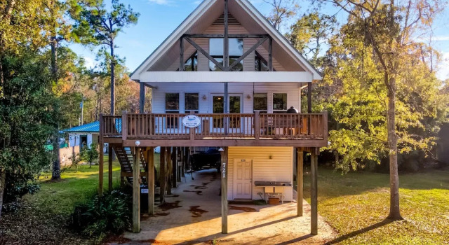 Коттедж The Island Spot - 721 Bienville 3 Bedroom Home by RedAwning