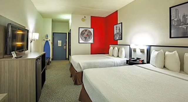 Четырёхместный номер Business Best Western Bolingbrook Hotel