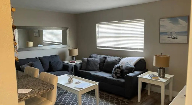 Апартаменты Siesta Key Village-Suite #1: A Block to the Beach