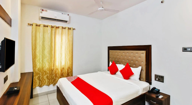 OYO 29131 Hotel MN Grand, Rezerwuj Hotel Shamshabad 