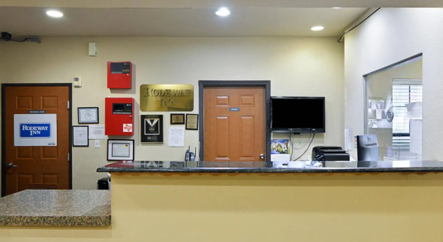 Rodeway Inn Carrollton I-35E, Забронировать Отель Карролтон Dallas - Fort Worth Metropolitan Area