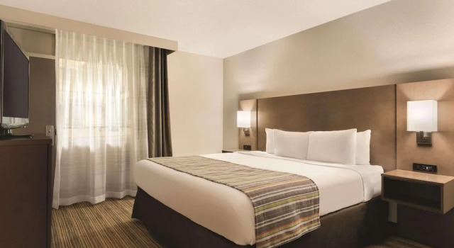 Двухместный люкс Country Inn & Suites by Radisson, Fergus Falls, MN