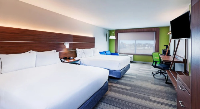 Четырёхместный люкс Holiday Inn Express & Suites Tulsa West - Sand Springs by IHG