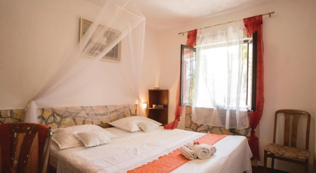 Nice Home in Rukavac With Wifi and 4 Bedrooms, Prenota Casa vacanze Rukavac Vis, vicino a Spiaggia di Tepluš