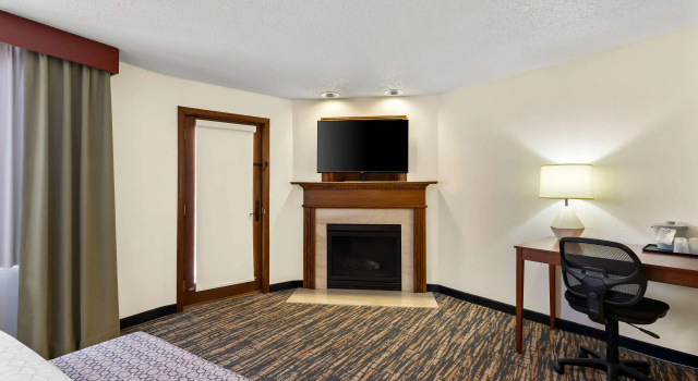 Двухместный номер Standard с балконом Holiday Inn Express Fremont (Angola Area)