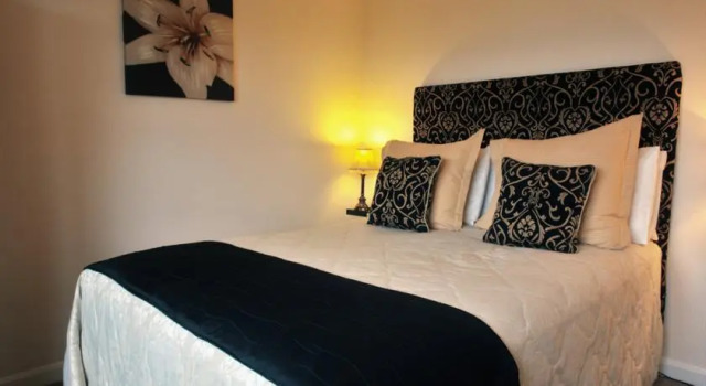 Nagoya Country House, Забронировать Отель Отели Англии 3 звезды, 3*