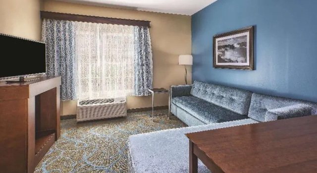 Двухместный люкс Deluxe La Quinta by Wyndham Niagara Falls