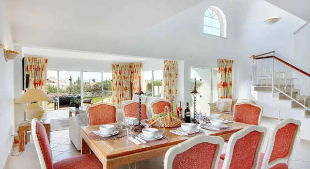 Вилла с 4 комнатами Villa Damara