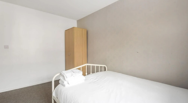 Cosy 3 bedroom home - Manchester, Забронировать Отель Отели Англии 5 звезд, 5*