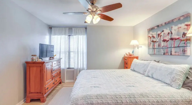 Walkable Beachfront Retreat on Cedar Key!