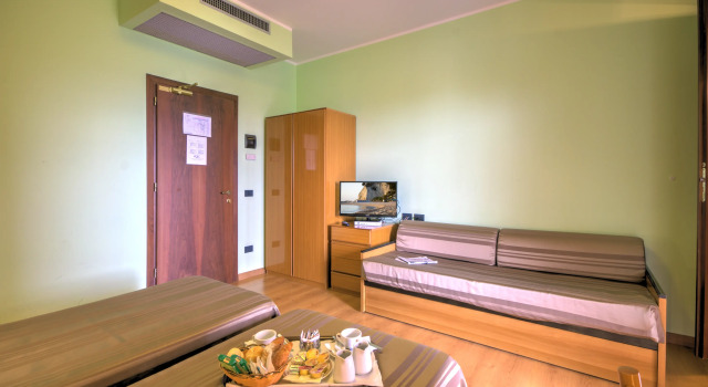 Hotel 3 Querce, Забронировать Отель Отели Побережья Марок 3 звезды, 3*