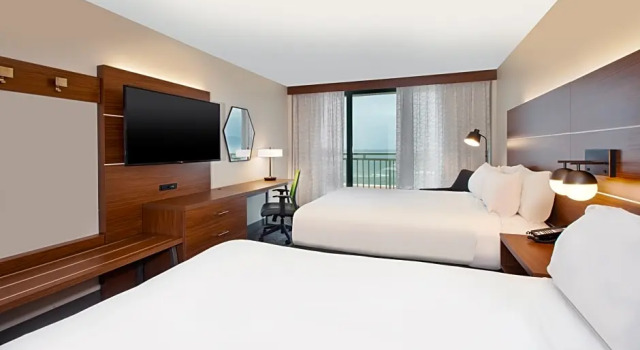 Четырёхместный номер Standard oceanfront Holiday Inn Express & Suites VA Beach Oceanfront by IHG