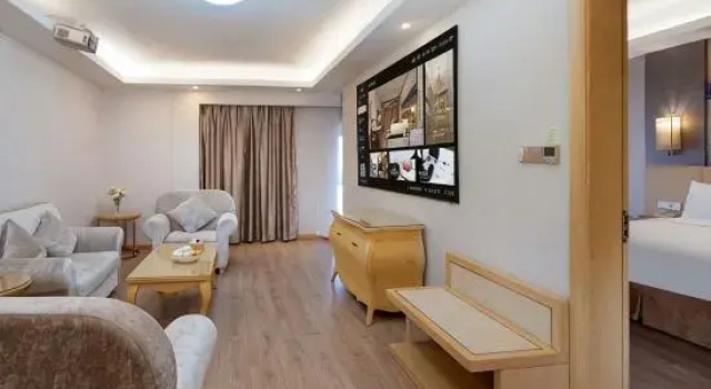 Люкс Deluxe Vienna International Hotel Zhanjiang North Railway Station Dingsheng Plaza