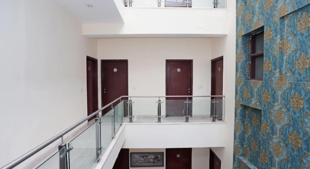 OYO 40989 Hotel Amigo, Забронировать Отель Гургаон Gurgaon Region, рядом с Apollo Tyres Ltd