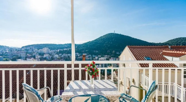 Guest House Nenada, Забронировать Апартаменты/квартира Отели Дубровника с парковкой, рядом с Пляж Корал, Парковка