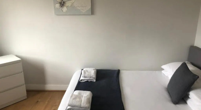 Апартаменты 2 Bedroom Large First Floor Apartment with FREE Parking
