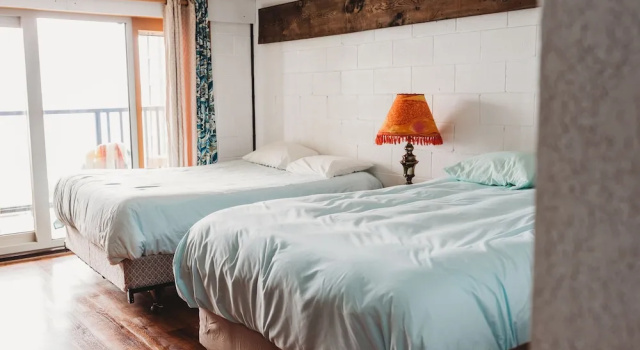 Четырёхместный номер Standard с балконом и с красивым видом из окна The Oceanfront Hotel