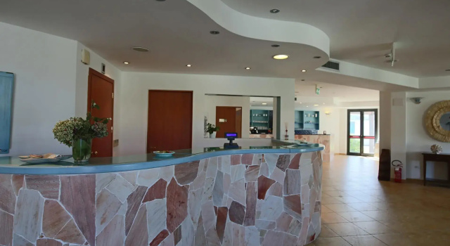 La Smeraldina Resort, Забронировать Курортный отель Отели Санта-Тереза-Галлура с бассейном, Бассейн