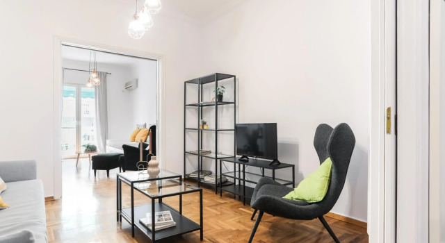 Beautifully decorated spacious aprt for 5 near Acropolis, Забронировать Отель Неос-Космос Афины, рядом с Холм Филопаппос