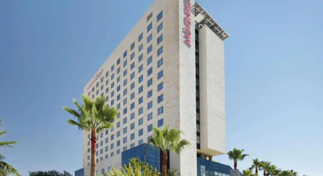 Mövenpick Hotel Amman, Забронировать Отель Отели Аммана 5 звезд, рядом с The Tube Lounge Sports Bar, 5*