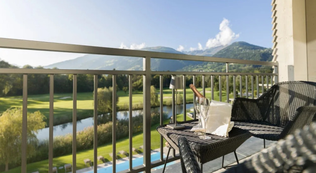 Полулюкс с балконом и с видом на поле для гольфа Dolomitengolf Suites