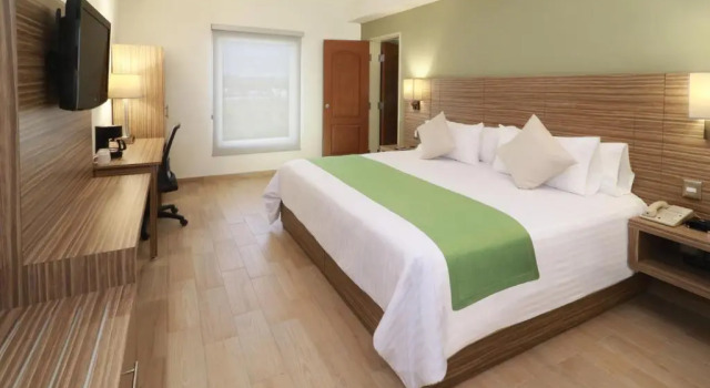 Двухместный полулюкс c 1 комнатой Wyndham Garden Monterrey Valle Real