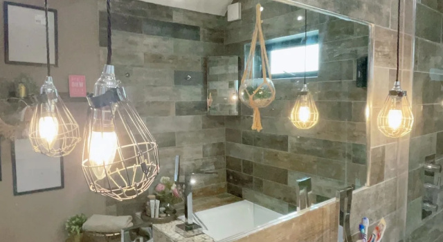 Коттедж Artsy Retreat - Sleeps 4, Free Parking & Balcony