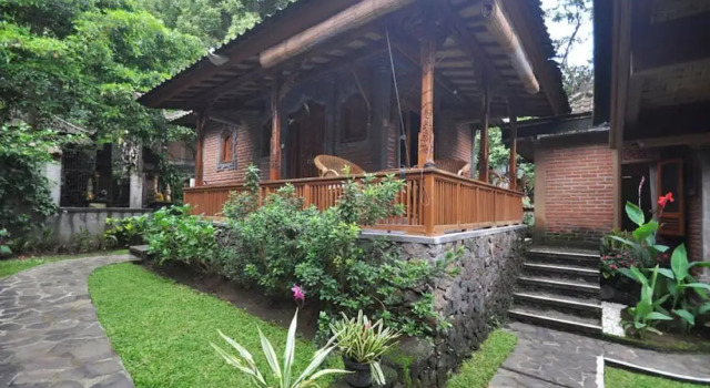 Двухместный номер Standard с балконом и с видом на сад Puri Lumbung Cottages Restaurant & Spa Munduk