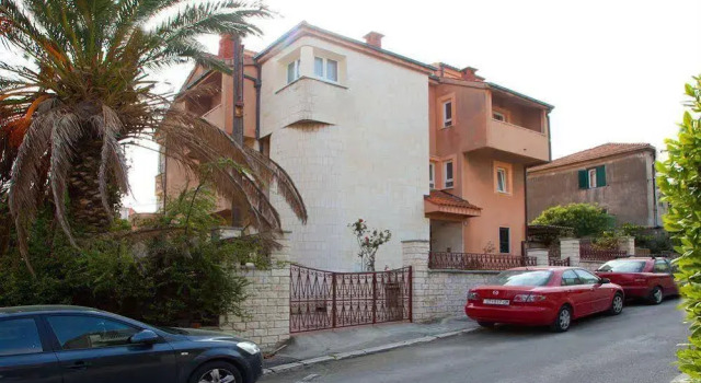Cro Jet Set Palace, Prenota Hotel Splitska 