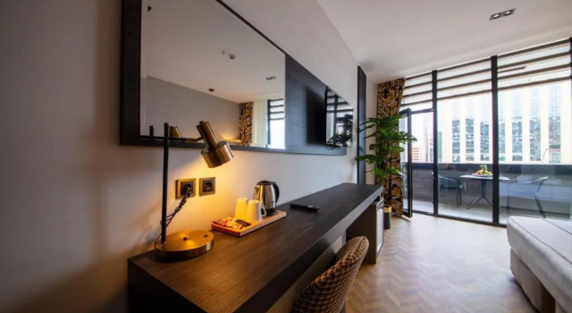 Номер Standard с балконом V Center Hotel
