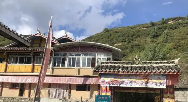 Songpan Linyun Mountain Residence, Rezerwuj Hotel Ngawa Chiny