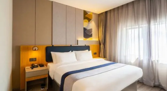 Люкс Homeinn Selected Hotel (Nanjing Railway Station North Square Xuanwu Lake)