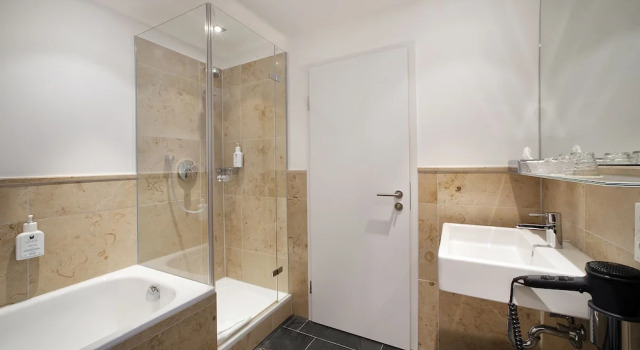 Трёхместный номер Comfort c 1 комнатой с балконом AKZENT Brauerei Hotel Hirsch