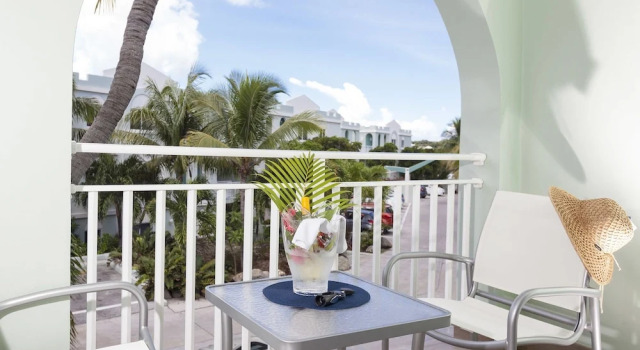 Номер Premier с балконом Oyster Bay Beach Resort