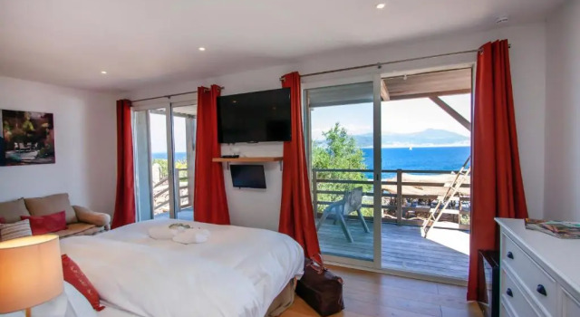 Двухместный номер Deluxe с балконом и с видом на море Villa Kirssis