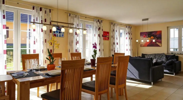 Коттедж Comfort с 4 комнатами Holiday House Nightingale, Glowe