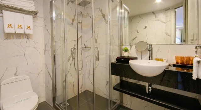 Семейный номер Standard с балконом Hanoi Allure Hotel