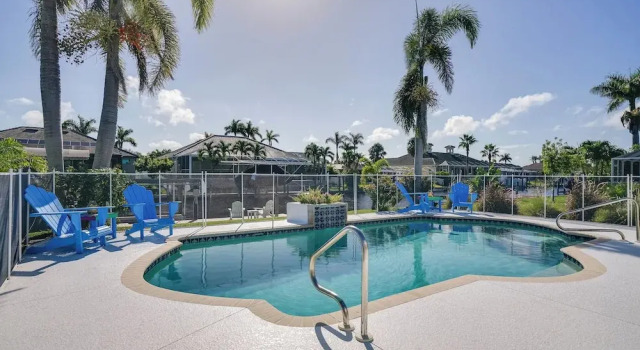 Коттедж Dock, Grill & Pool: Waterfront Cape Coral Home!