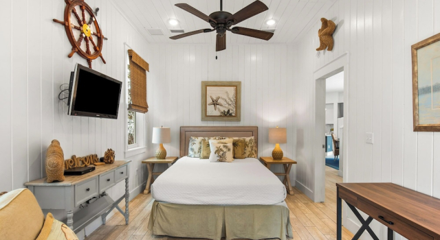 Коттедж Charming Beach Cottage, 2 Pools and Tennis Access + Free Attraction Tickets!