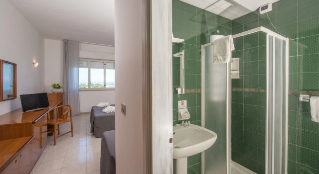 Четырёхместный номер Standard Hotel President Sea Palace