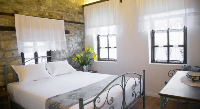 Villa 4 Bed & Breakfast, Book Villa Sommerhuse i Berat, Hytte